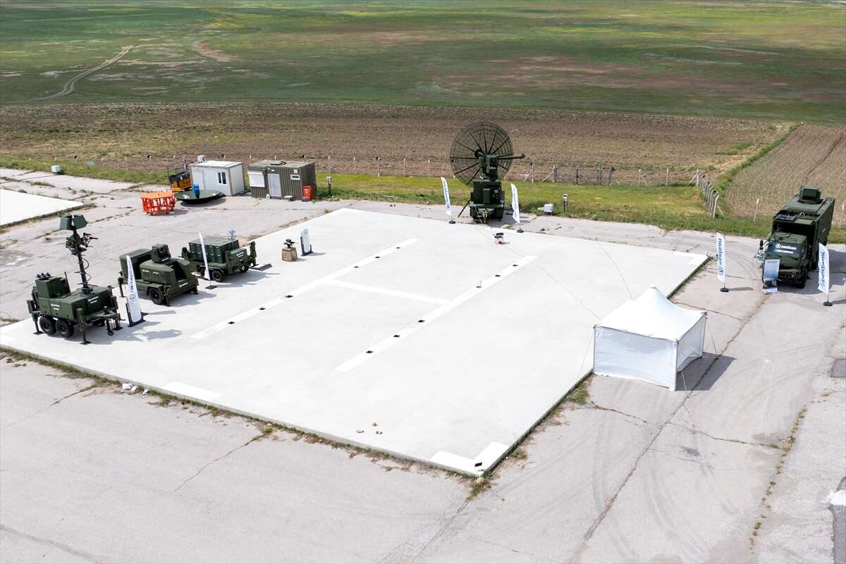 ÇELİKKUBBE gövde gösterisi yaptı! Dron sürüsüne karşı yerli kalkan devrede 2